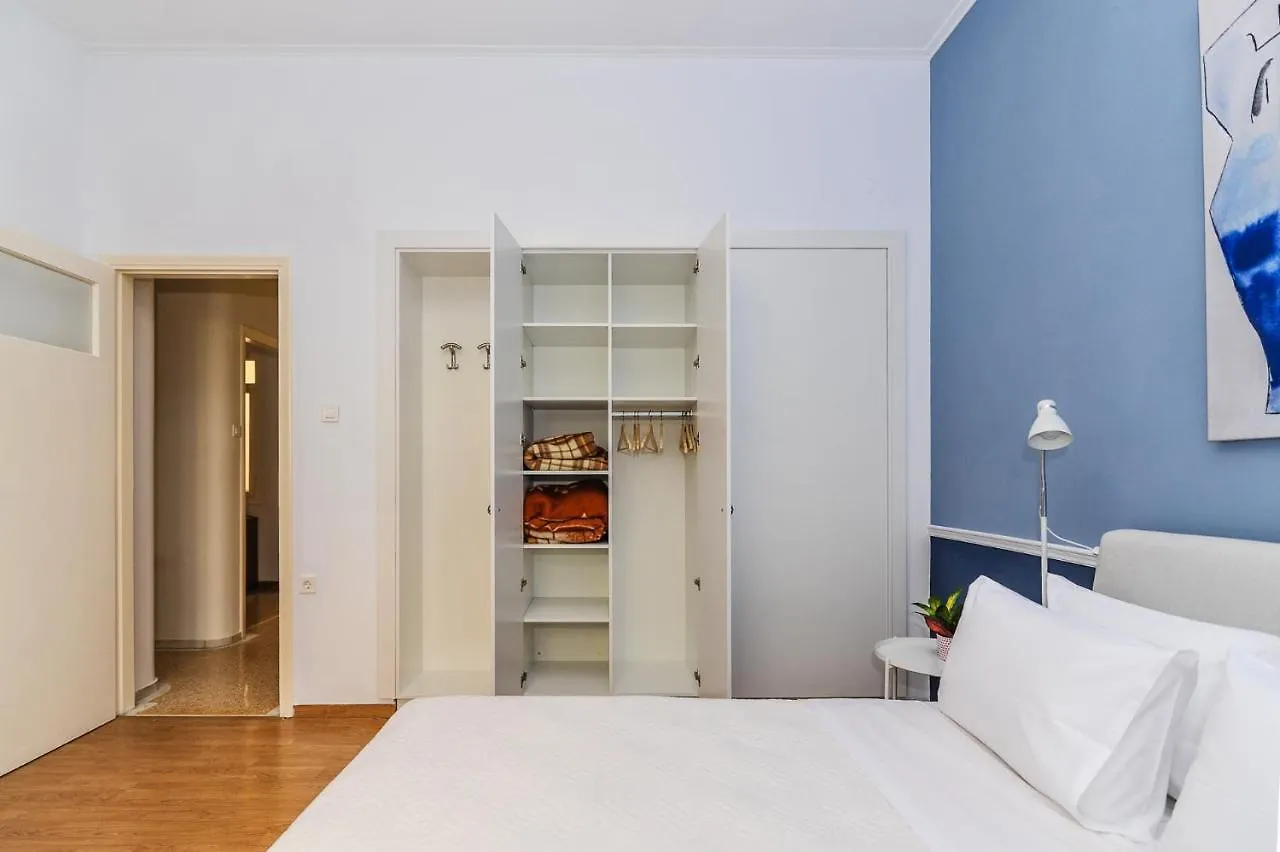The Elegant. Spacious City Center Apartment. Heraklion